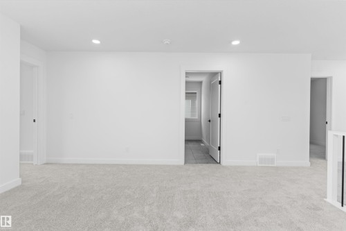 2224 5 Avenue Nw, Edmonton, AB - Indoor Photo Showing Other Room