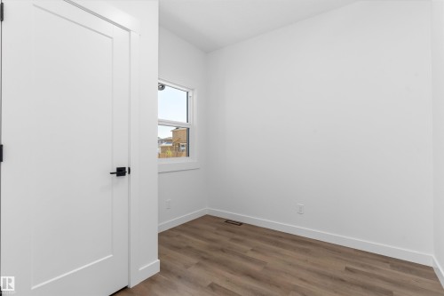 2224 5 Avenue Nw, Edmonton, AB - Indoor Photo Showing Other Room