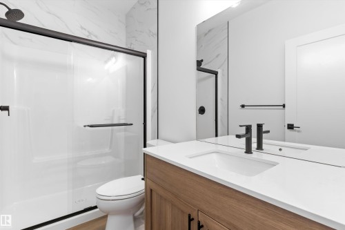 2224 5 Avenue Nw, Edmonton, AB - Indoor Photo Showing Bathroom