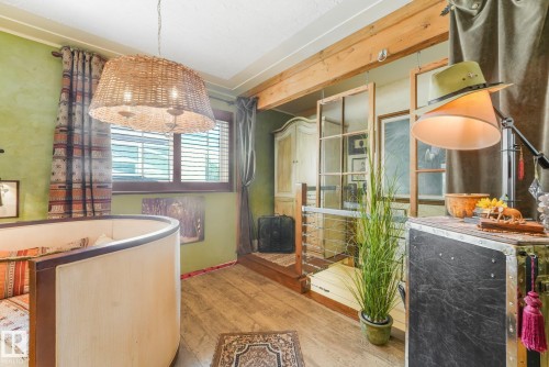11836 135 Street Nw, Edmonton, AB - Indoor