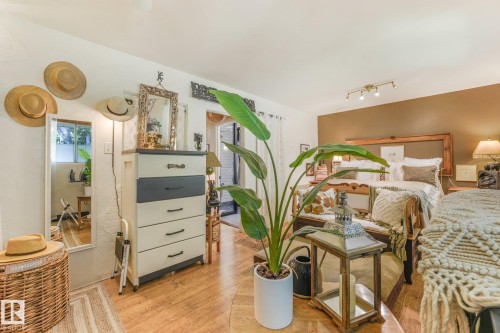 11836 135 Street Nw, Edmonton, AB - Indoor Photo Showing Bedroom