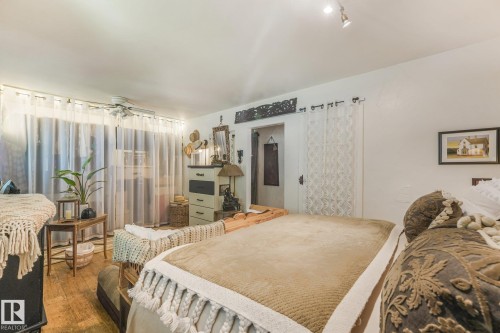 11836 135 Street Nw, Edmonton, AB - Indoor Photo Showing Bedroom