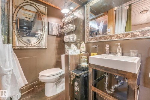 11836 135 Street Nw, Edmonton, AB - Indoor Photo Showing Bathroom