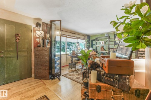 11836 135 Street Nw, Edmonton, AB - Indoor Photo Showing Other Room