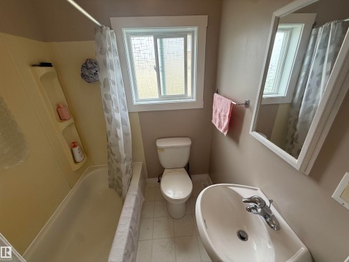 5113 Fifth Street, Boyle, AB - Indoor Photo Showing Bathroom