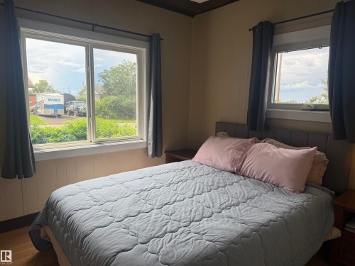 5113 Fifth Street, Boyle, AB - Indoor Photo Showing Bedroom