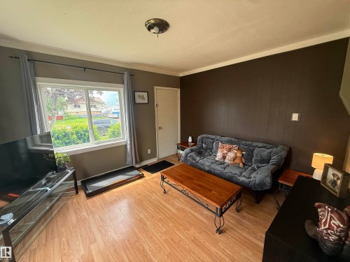 5113 Fifth Street, Boyle, AB - Indoor