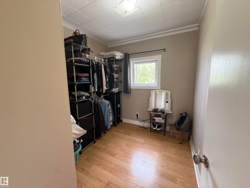 5113 Fifth Street, Boyle, AB - Indoor