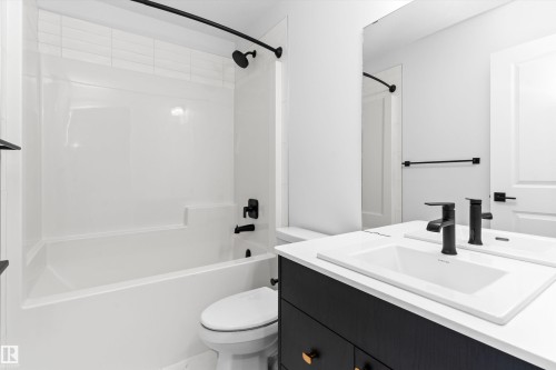 2463 Alces Link Sw, Edmonton, AB - Indoor Photo Showing Bathroom