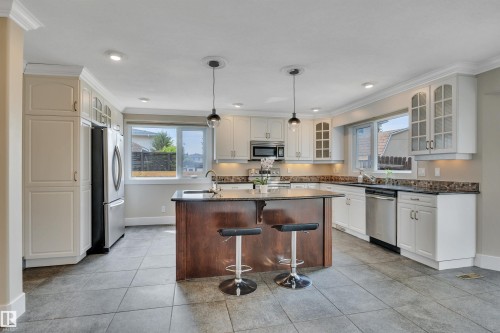 2412 112A Street, Edmonton, AB - Indoor Photo Showing Kitchen With Stainless Steel Kitchen With Upgraded Kitchen