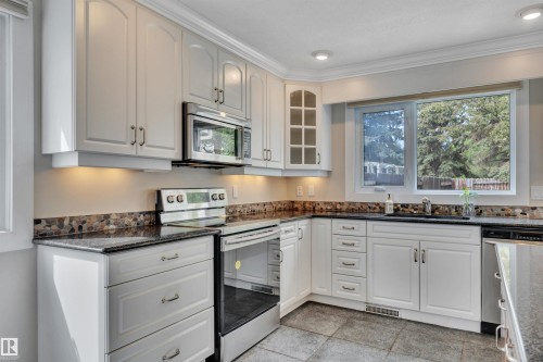2412 112A Street, Edmonton, AB - Indoor Photo Showing Kitchen With Double Sink With Upgraded Kitchen