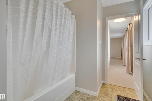 2412 112A Street, Edmonton, AB - Indoor