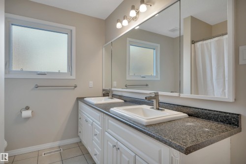 2412 112A Street, Edmonton, AB - Indoor Photo Showing Bathroom