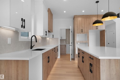 955 Elderberry Landing Nw, Edmonton, AB - Indoor Photo Showing Kitchen With Upgraded Kitchen