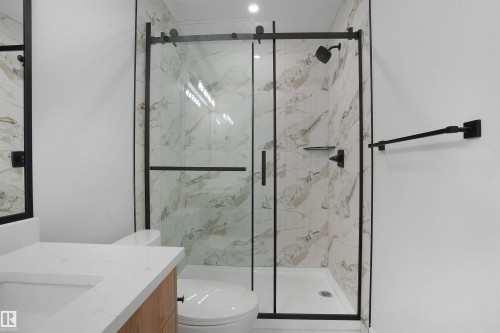 955 Elderberry Landing Nw, Edmonton, AB - Indoor Photo Showing Bathroom