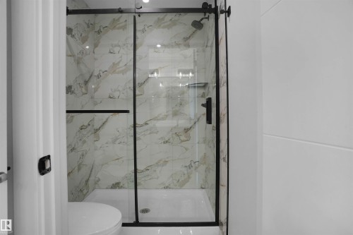 955 Elderberry Landing Nw, Edmonton, AB - Indoor Photo Showing Bathroom