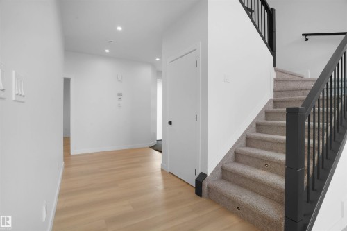 955 Elderberry Landing Nw, Edmonton, AB - Indoor Photo Showing Other Room