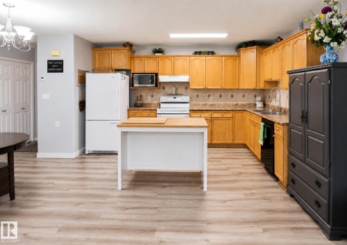 #10 5011 Pine Dr, Cherry Grove, AB - Indoor Photo Showing Kitchen
