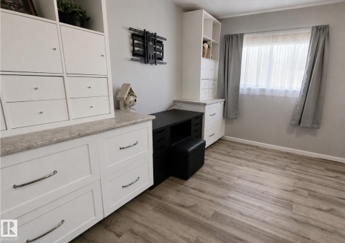 #10 5011 Pine Dr, Cherry Grove, AB - Indoor