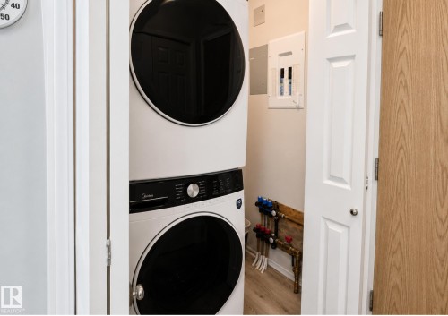 #10 5011 Pine Dr, Cherry Grove, AB - Indoor Photo Showing Laundry Room