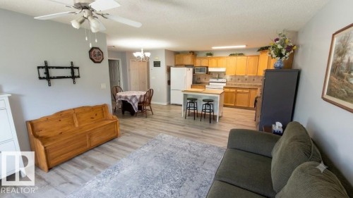 #10 5011 Pine Dr, Cherry Grove, AB - Indoor Photo Showing Living Room