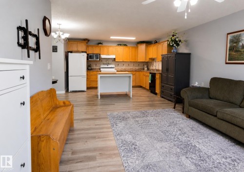 #10 5011 Pine Dr, Cherry Grove, AB - Indoor Photo Showing Kitchen