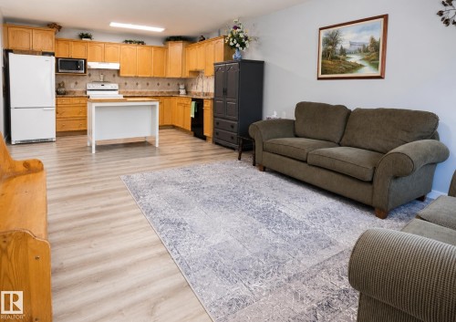 #10 5011 Pine Dr, Cherry Grove, AB - Indoor Photo Showing Kitchen