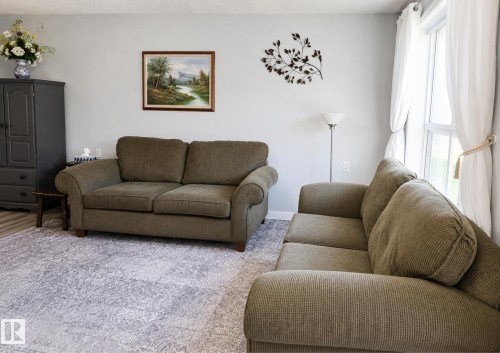 #10 5011 Pine Dr, Cherry Grove, AB - Indoor Photo Showing Living Room