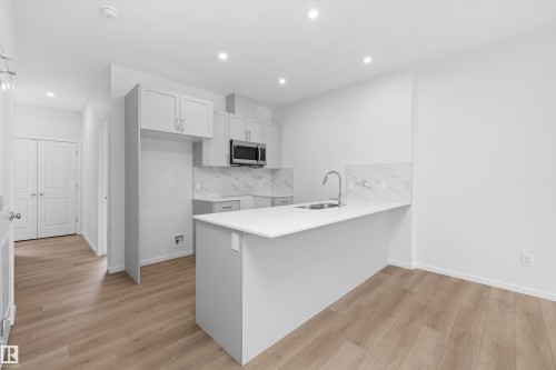 9105 Elves Loop Nw, Edmonton, AB - Indoor Photo Showing Kitchen