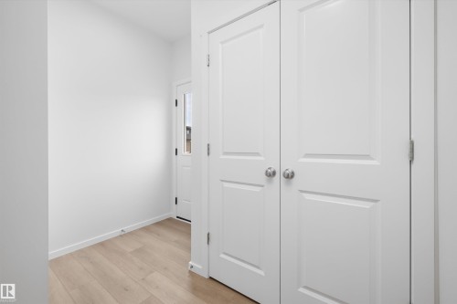 9105 Elves Loop Nw, Edmonton, AB - Indoor Photo Showing Other Room