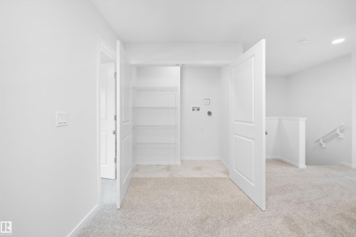 9105 Elves Loop Nw, Edmonton, AB - Indoor Photo Showing Other Room