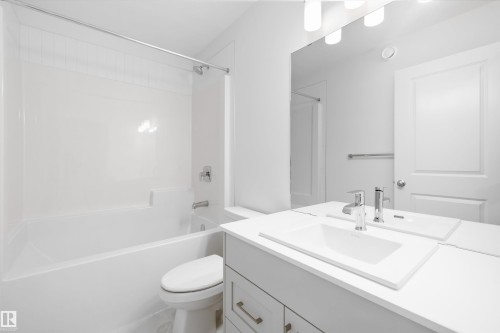 9105 Elves Loop Nw, Edmonton, AB - Indoor Photo Showing Bathroom