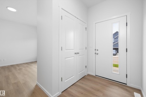 9105 Elves Loop Nw, Edmonton, AB - Indoor Photo Showing Other Room