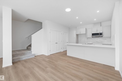 9105 Elves Loop Nw, Edmonton, AB - Indoor Photo Showing Kitchen