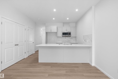 9105 Elves Loop Nw, Edmonton, AB - Indoor Photo Showing Kitchen