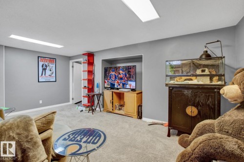 8314 182 Street Nw, Edmonton, AB - Indoor