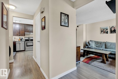 8314 182 Street Nw, Edmonton, AB - Indoor