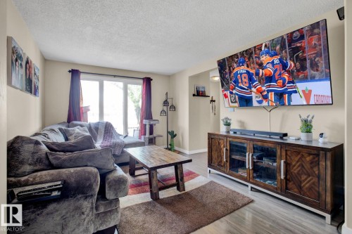 8314 182 Street Nw, Edmonton, AB - Indoor Photo Showing Living Room