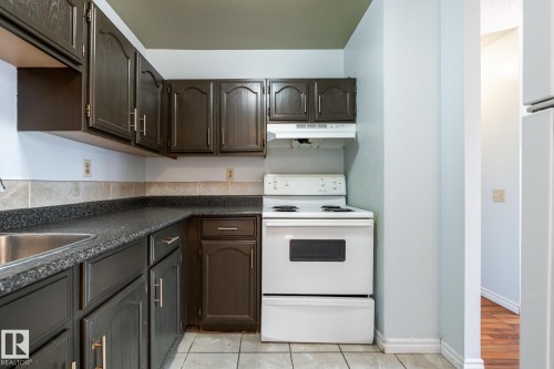 #703 10175 109 St Nw, Edmonton, AB - Indoor Photo Showing Kitchen