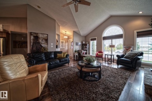 451066 Range Road 73, Rural Wainwright M.D., AB - Indoor Photo Showing Living Room