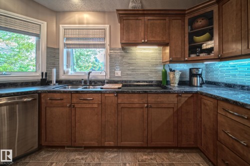 451066 Range Road 73, Rural Wainwright M.D., AB - Indoor Photo Showing Kitchen With Double Sink