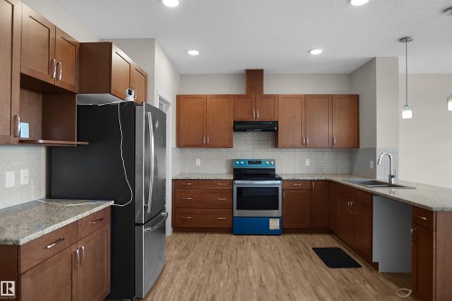 17639 120 Street Nw, Edmonton, AB - Indoor Photo Showing Kitchen