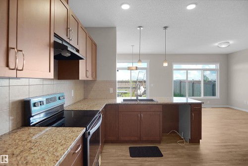 17639 120 Street Nw, Edmonton, AB - Indoor Photo Showing Kitchen With Double Sink With Upgraded Kitchen