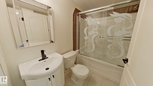 524 90 Street Southwest, Edmonton, AB - Indoor Photo Showing Bathroom