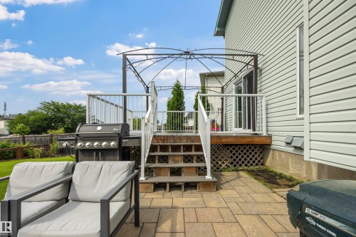 214 Hyndman Crescent Nw, Edmonton, AB - Outdoor
