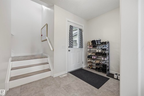 214 Hyndman Crescent Nw, Edmonton, AB - Indoor Photo Showing Other Room
