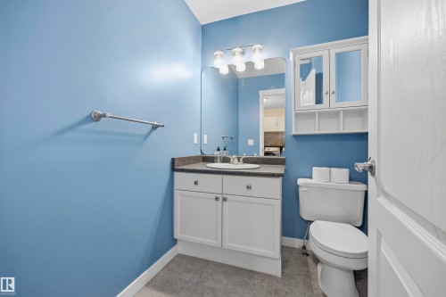 214 Hyndman Crescent Nw, Edmonton, AB - Indoor Photo Showing Bathroom
