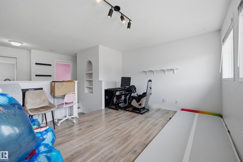 214 Hyndman Crescent Nw, Edmonton, AB - Indoor
