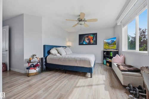 214 Hyndman Crescent Nw, Edmonton, AB - Indoor Photo Showing Bedroom