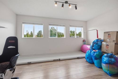 214 Hyndman Crescent Nw, Edmonton, AB - Indoor Photo Showing Other Room